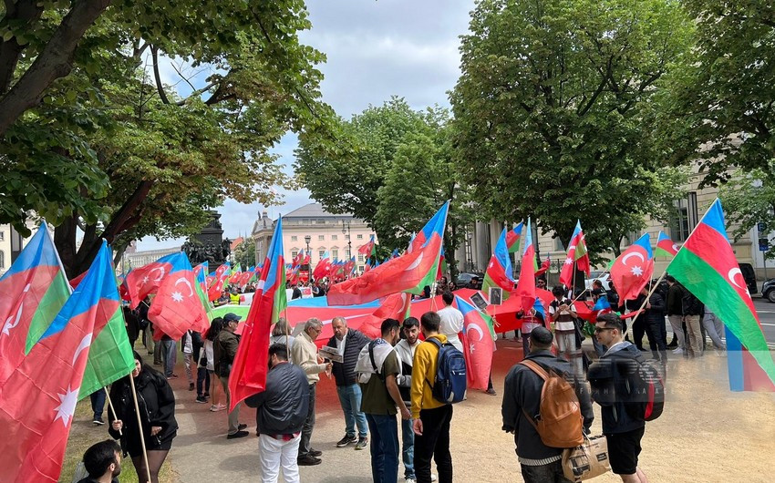 Güney azərbaycanlılar Berlində meydana toplaşırlar